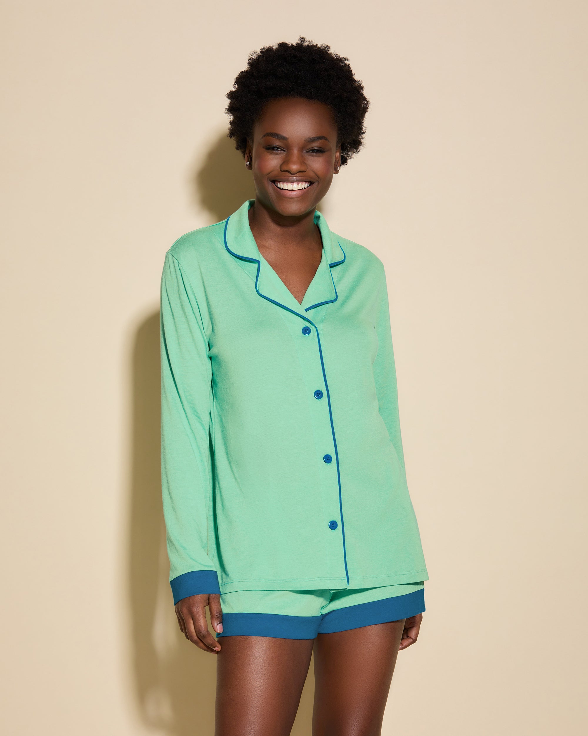 Verde Conjuntos - Bella Pijama De Camisa De Manga Larga Y Shorts