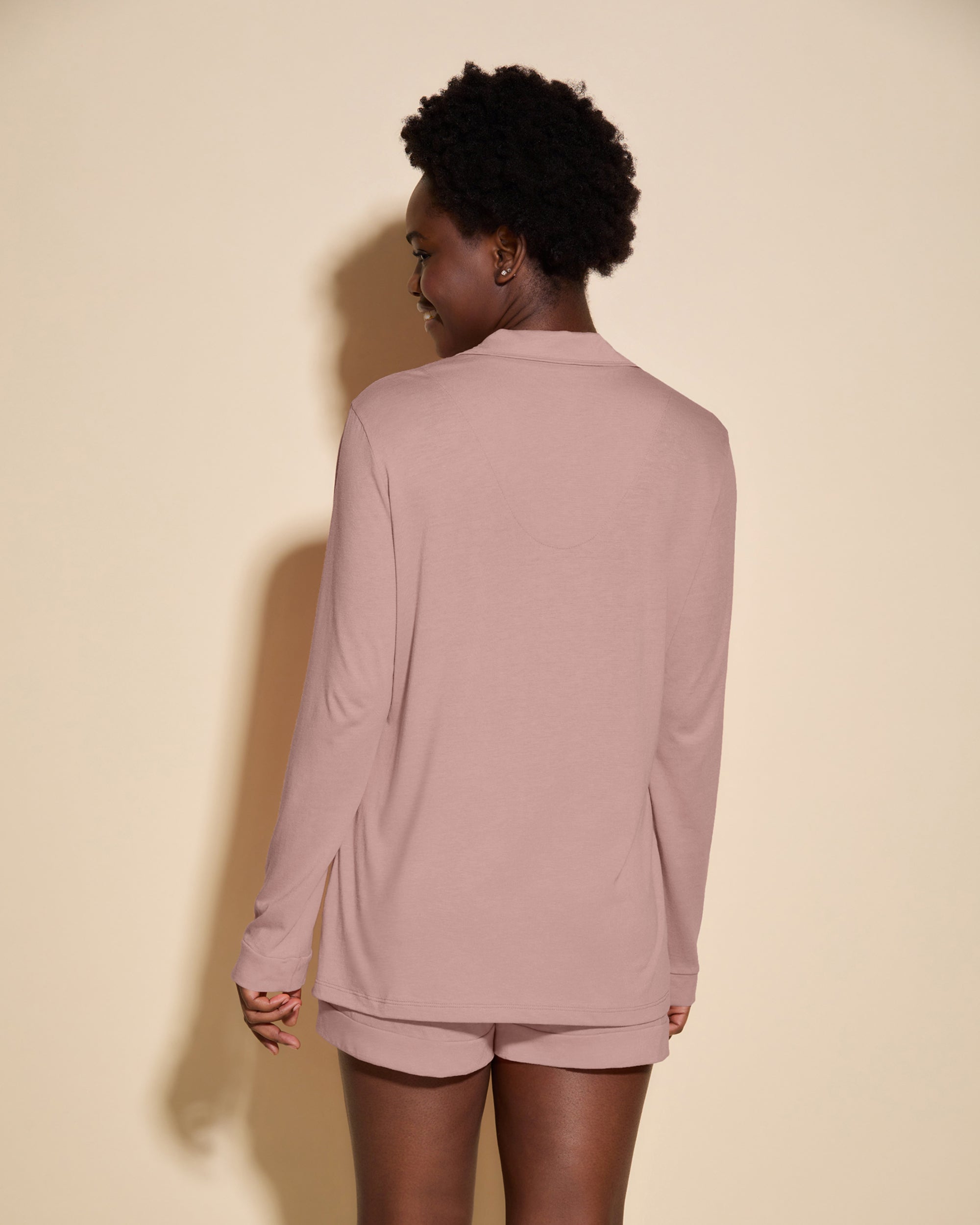 Beige Conjuntos - Bella Conjunto De Pijama Con Camisa De Manga Larga Y Pantalones Cortos