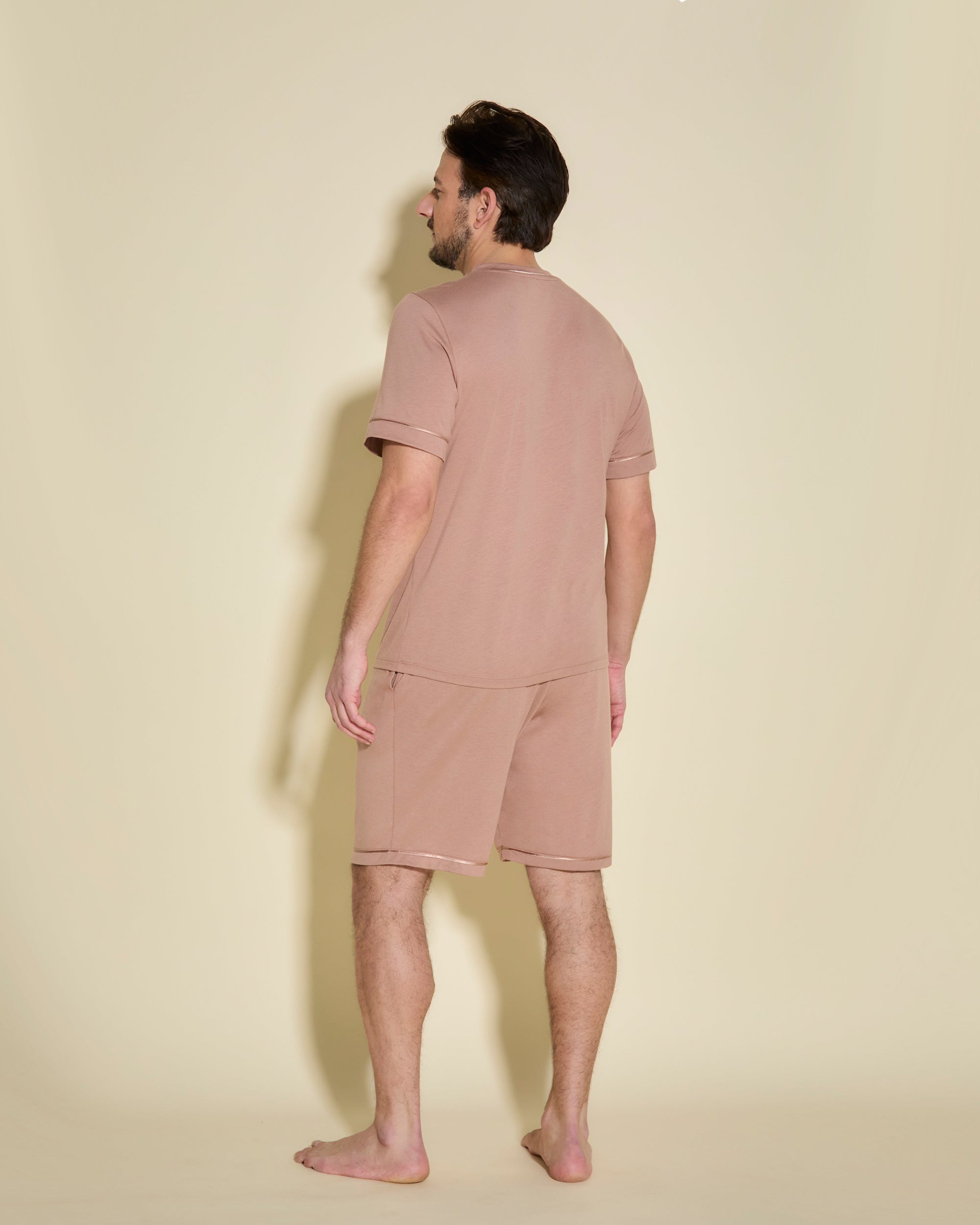 Beige Conjuntos Para Hombres - Bella Camiseta De Manga Corta Y Pantalones Cortos Para Hombre