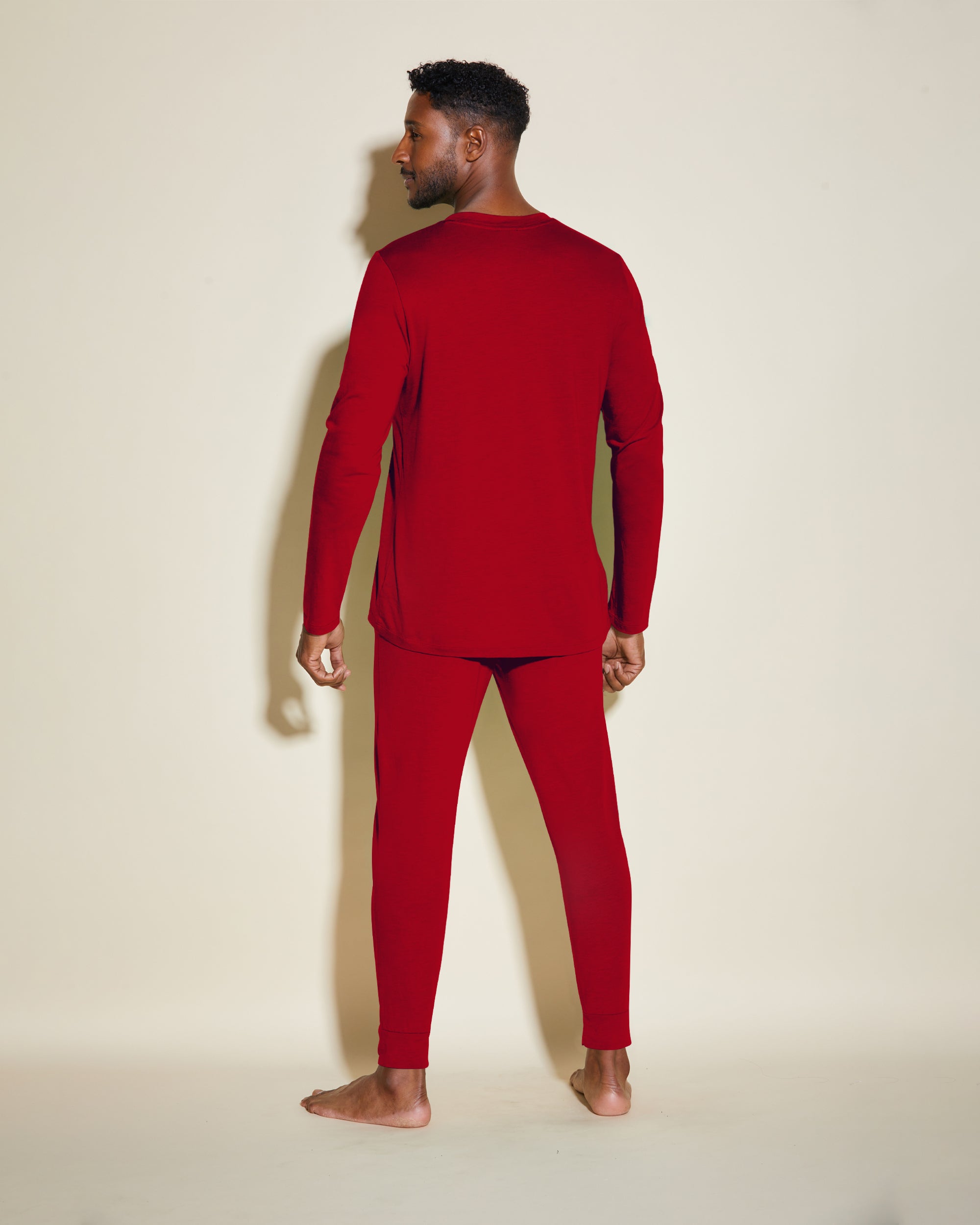 Roja Conjuntos Para Hombres - Bella Conjunto De Pijama Para Hombre Con Camiseta Henley Y Pantalones Joggers.