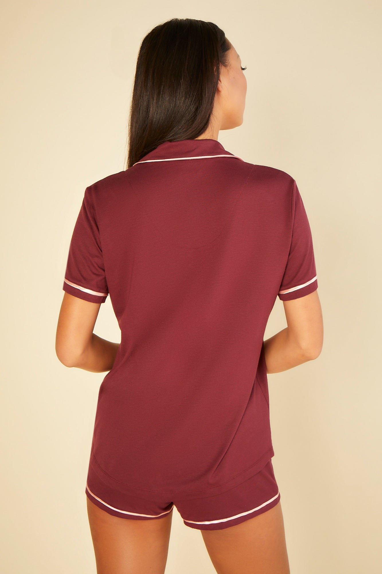 Roja Conjuntos - Bella Pijama Con Camisa De Manga Corta Y Pantalones Cortos