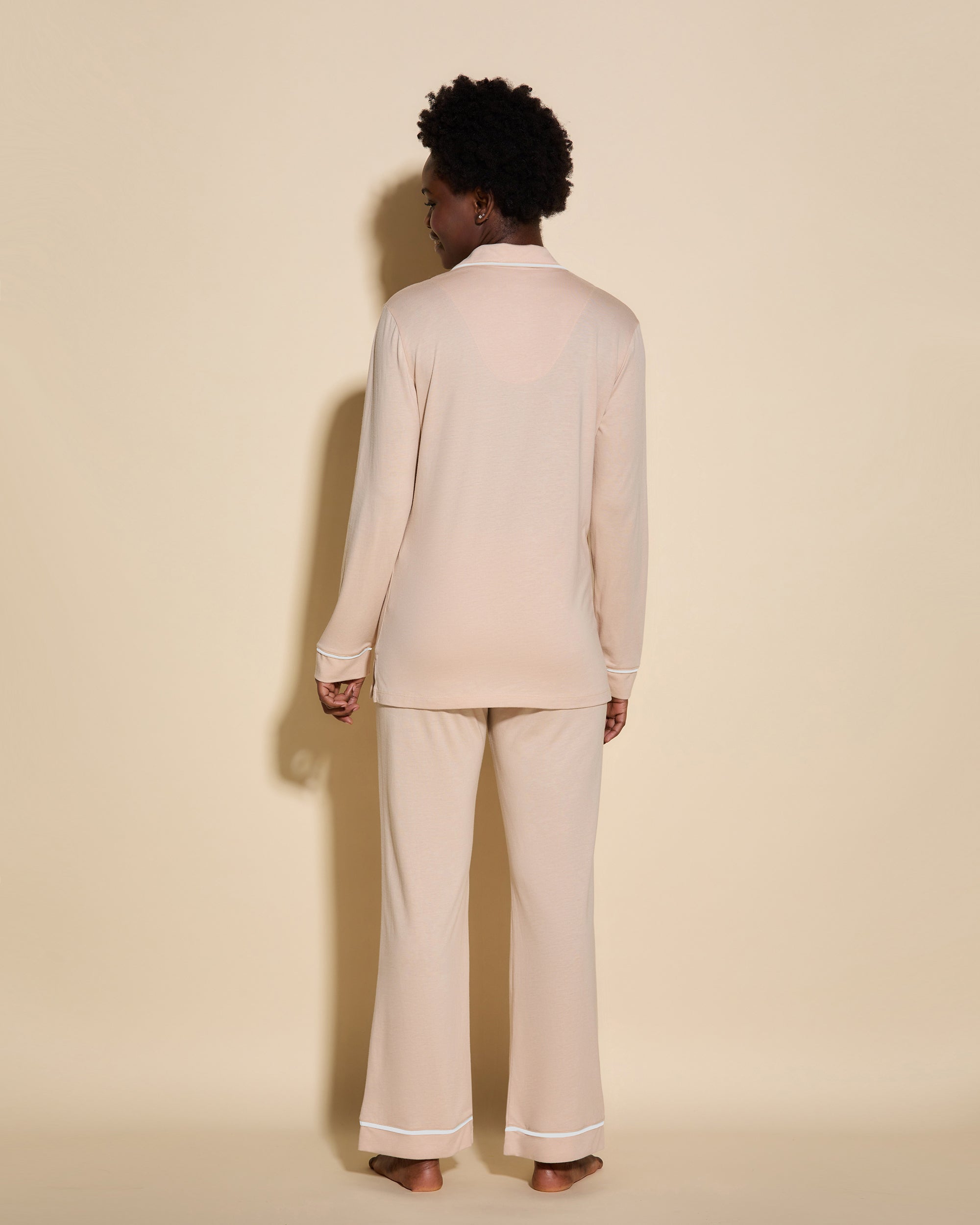 Beige Conjuntos - Bella Pijama Con Camisa De Manga Larga Y Pantalones