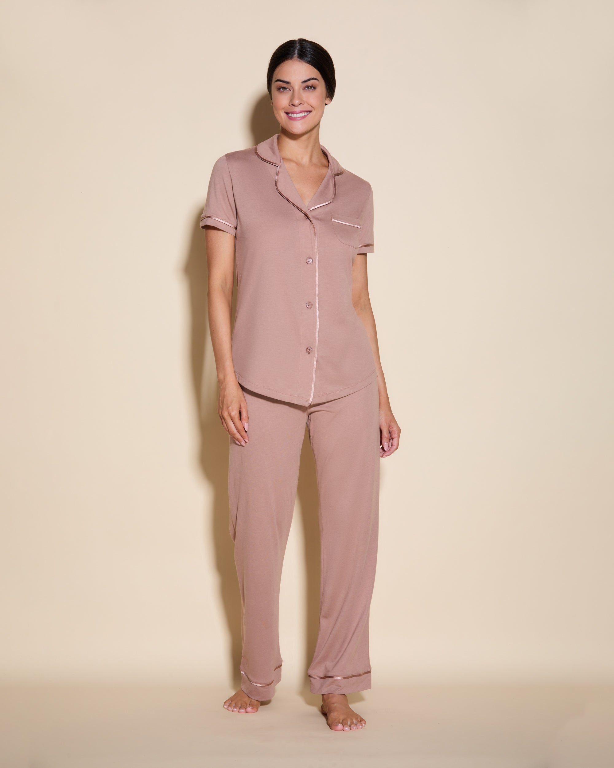 Beige Conjuntos - Bella Pijama Con Camisa De Manga Corta Y Pantalones