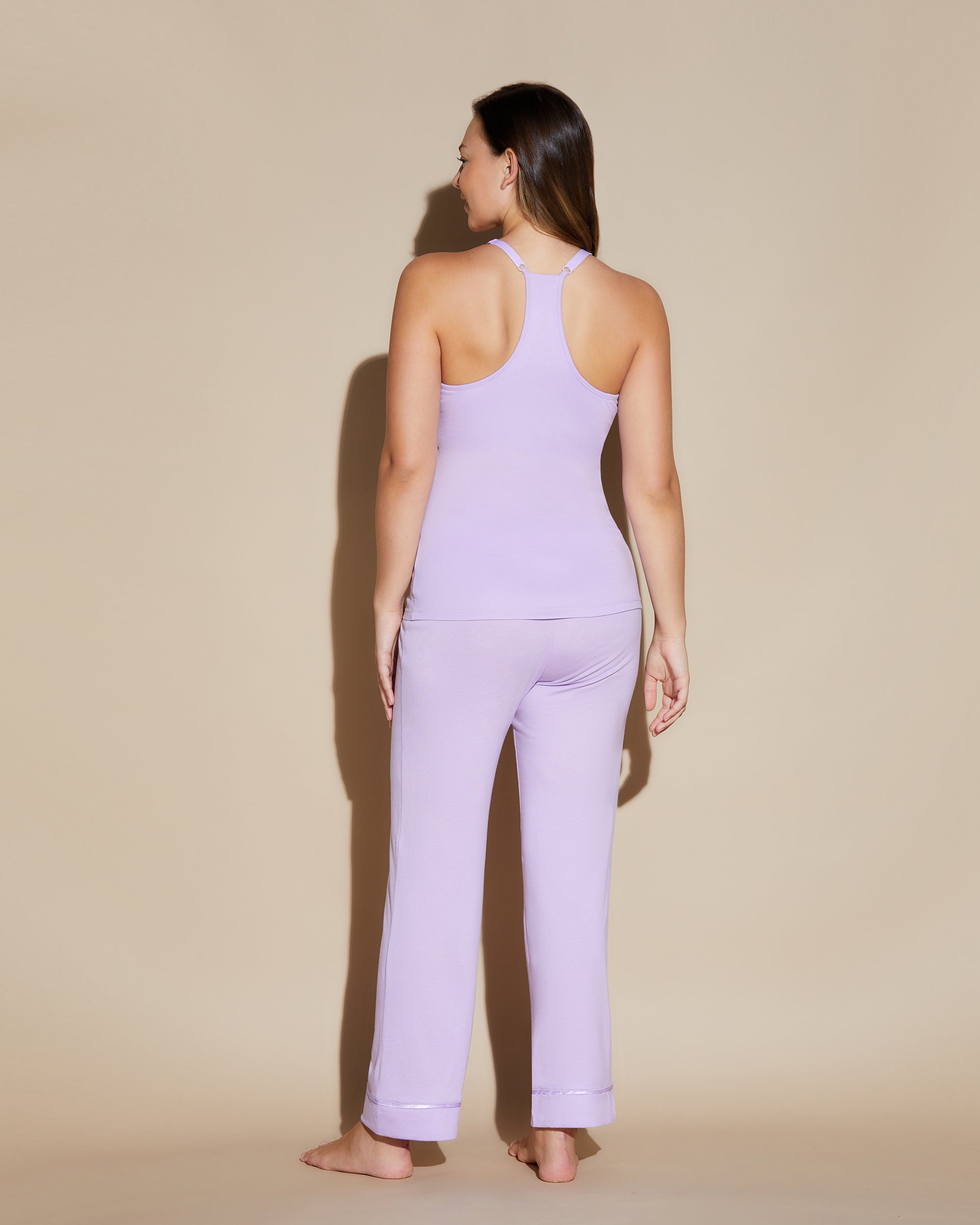 Púrpura Conjuntos - Bella Pijama Con Camiseta Curvy De Espalda Cruzada, Bata Y Pantalones.