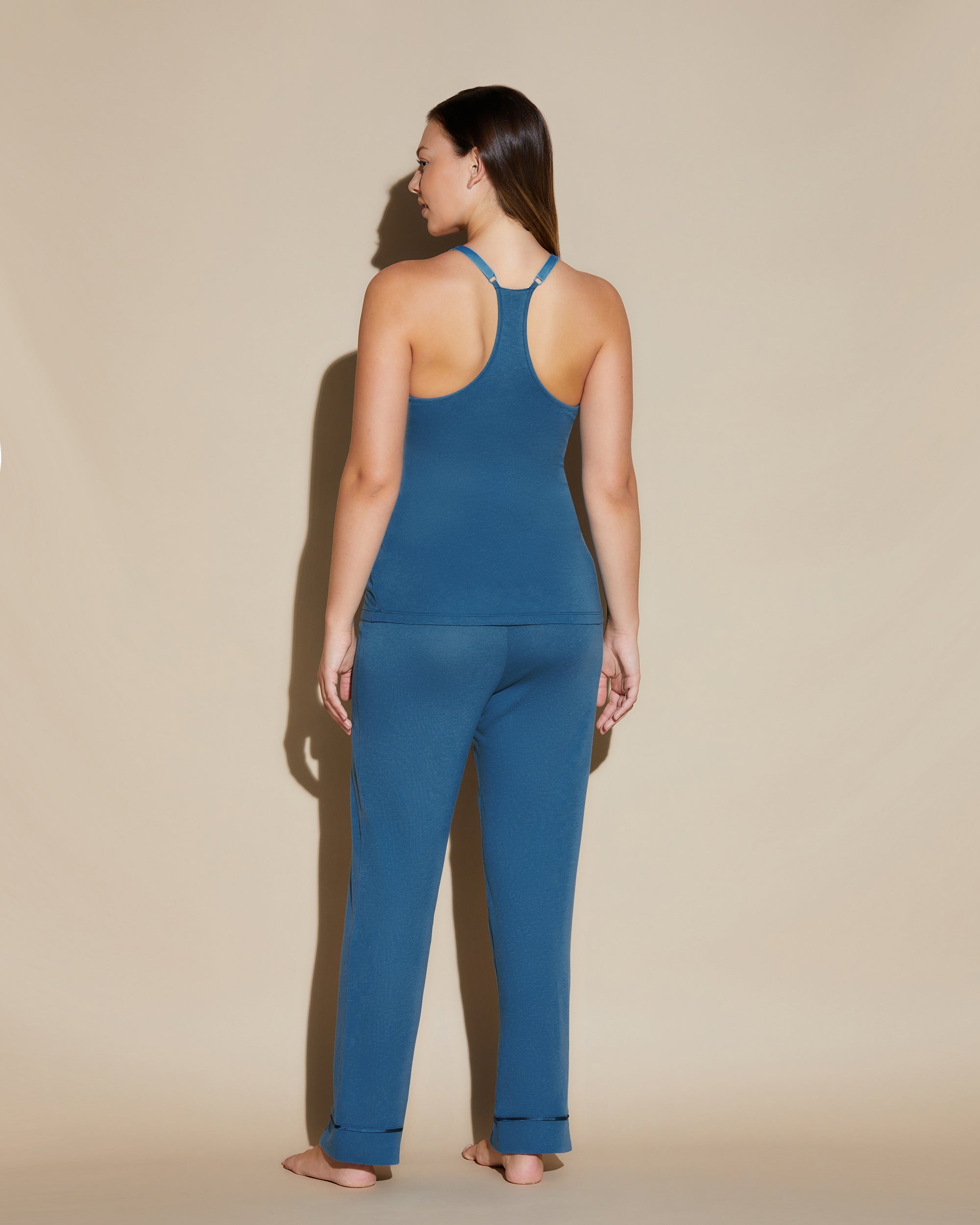 Azul Conjuntos - Bella Pijama Con Camiseta Curvy De Espalda Cruzada, Bata Y Pantalones.