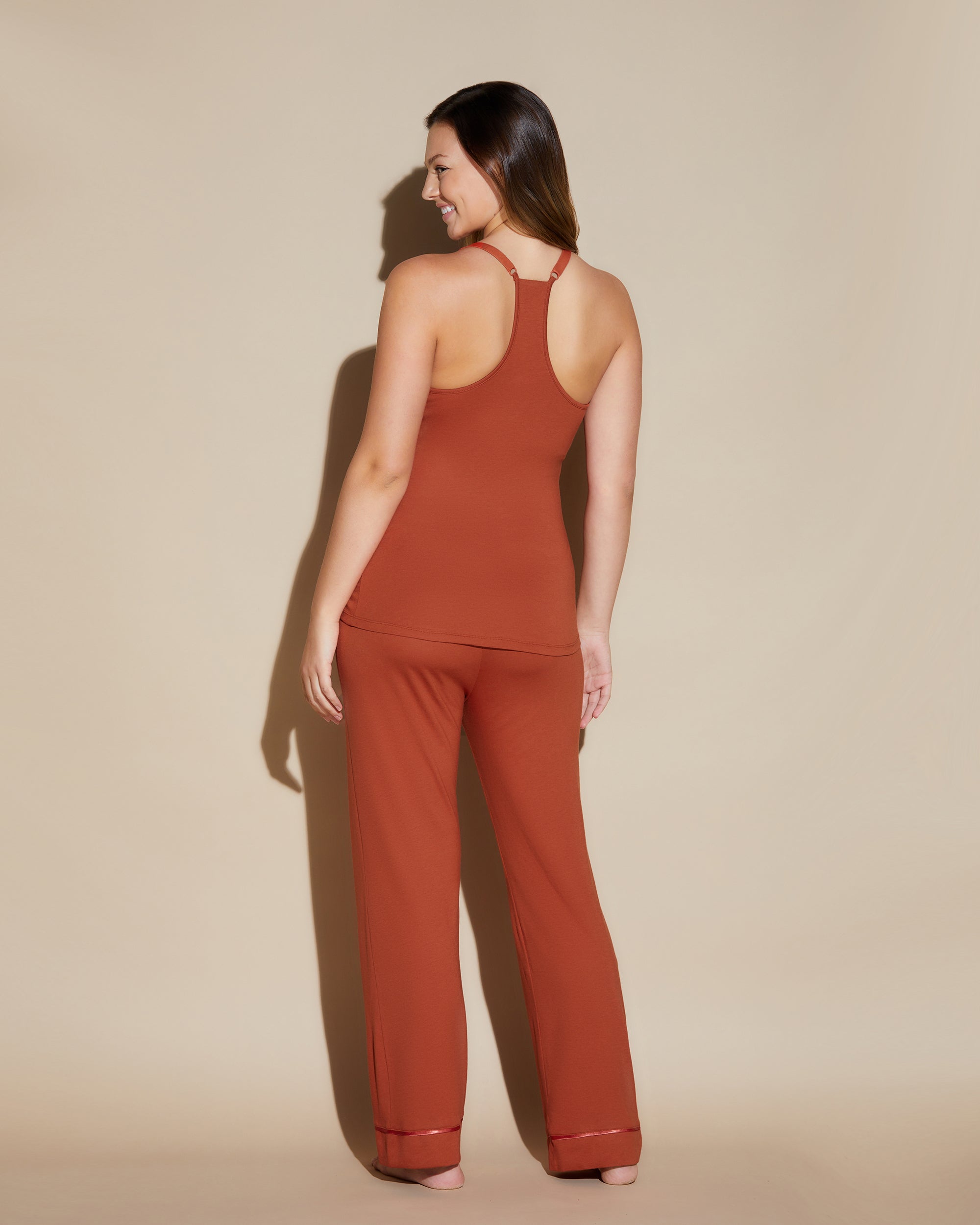 Naranja Conjuntos - Bella Pijama Con Camiseta Curvy De Espalda Cruzada, Bata Y Pantalones.