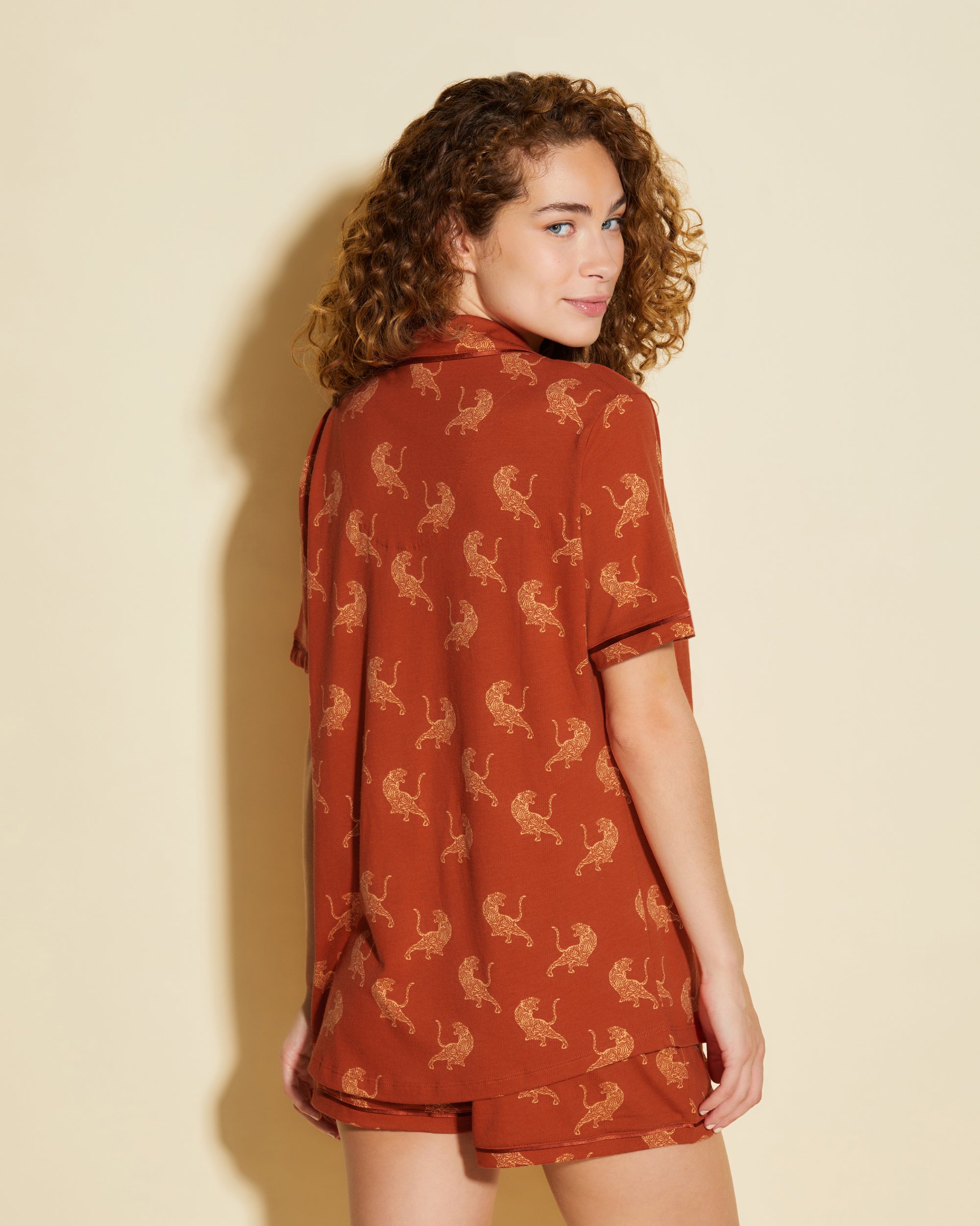 Estampado Conjuntos - Bella Printed Conjunto De Pijama Con Camisa De Manga Corta Y Pantalones Cortos.