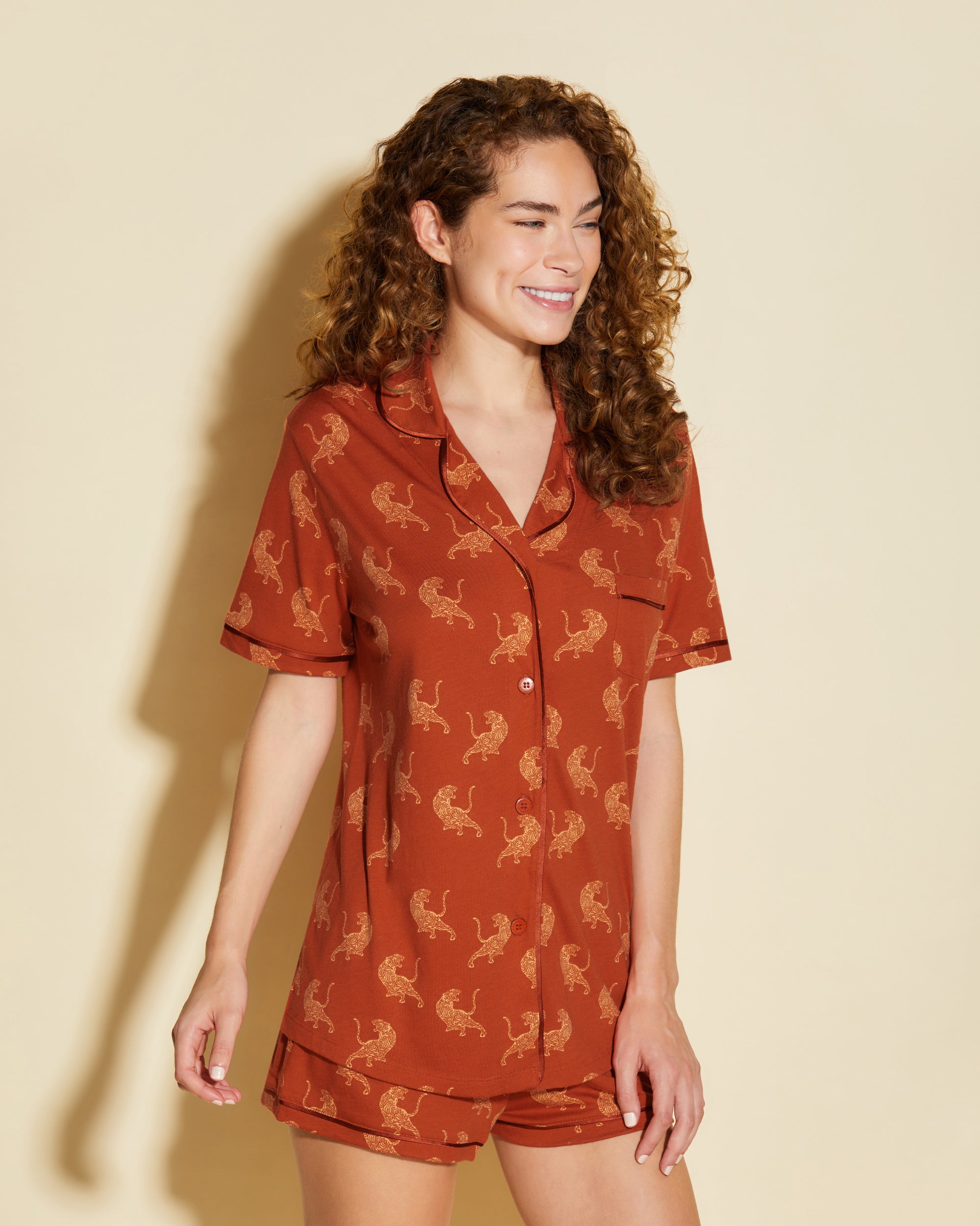Estampado Conjuntos - Bella Printed Conjunto De Pijama Con Camisa De Manga Corta Y Pantalones Cortos.