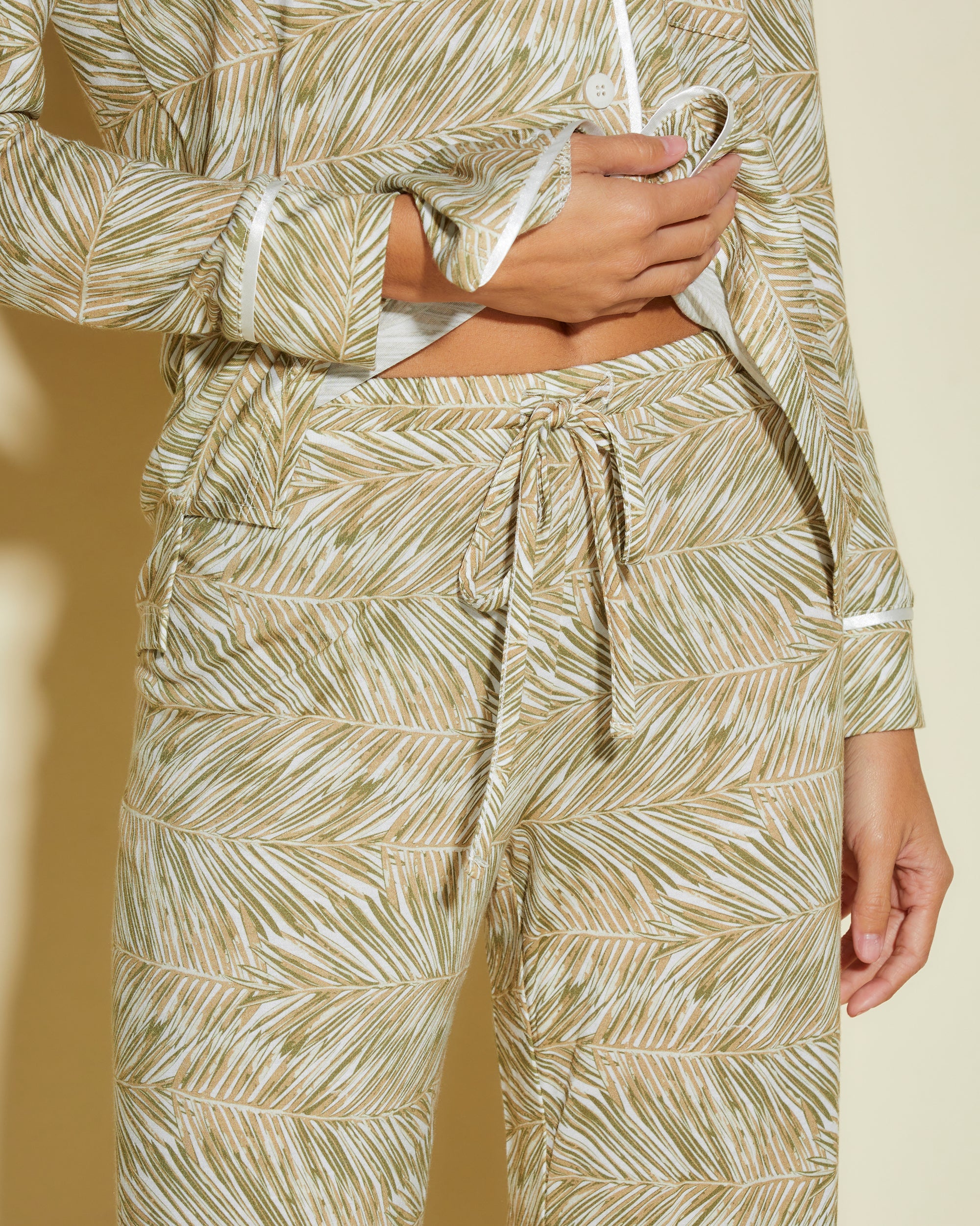 Print Set - Bella Printed Long Sleeve Top And Pant Pajama Set
