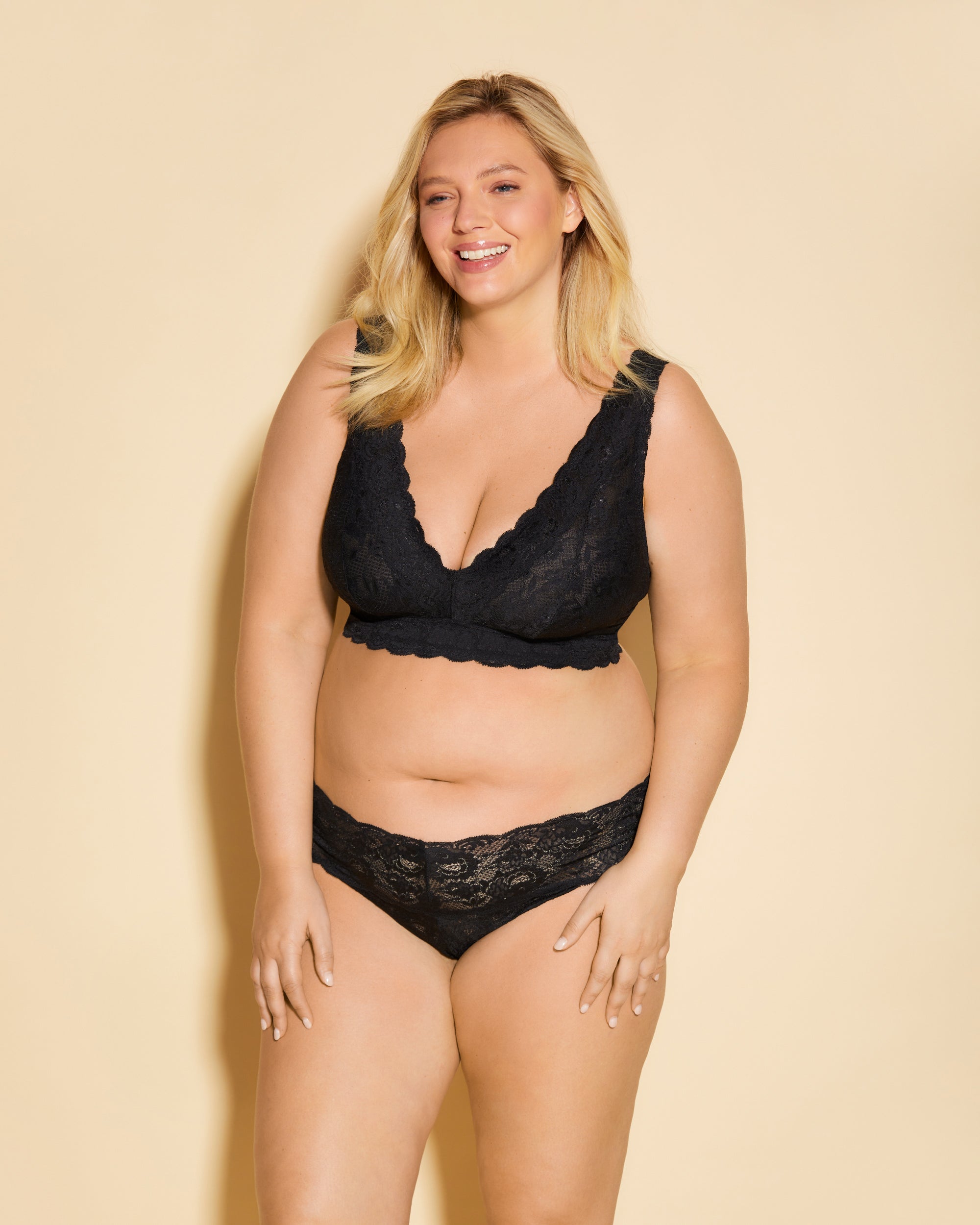 Schwarz Bralette - Never Say Never Ultra Curvy Longline-Bralette Plungie