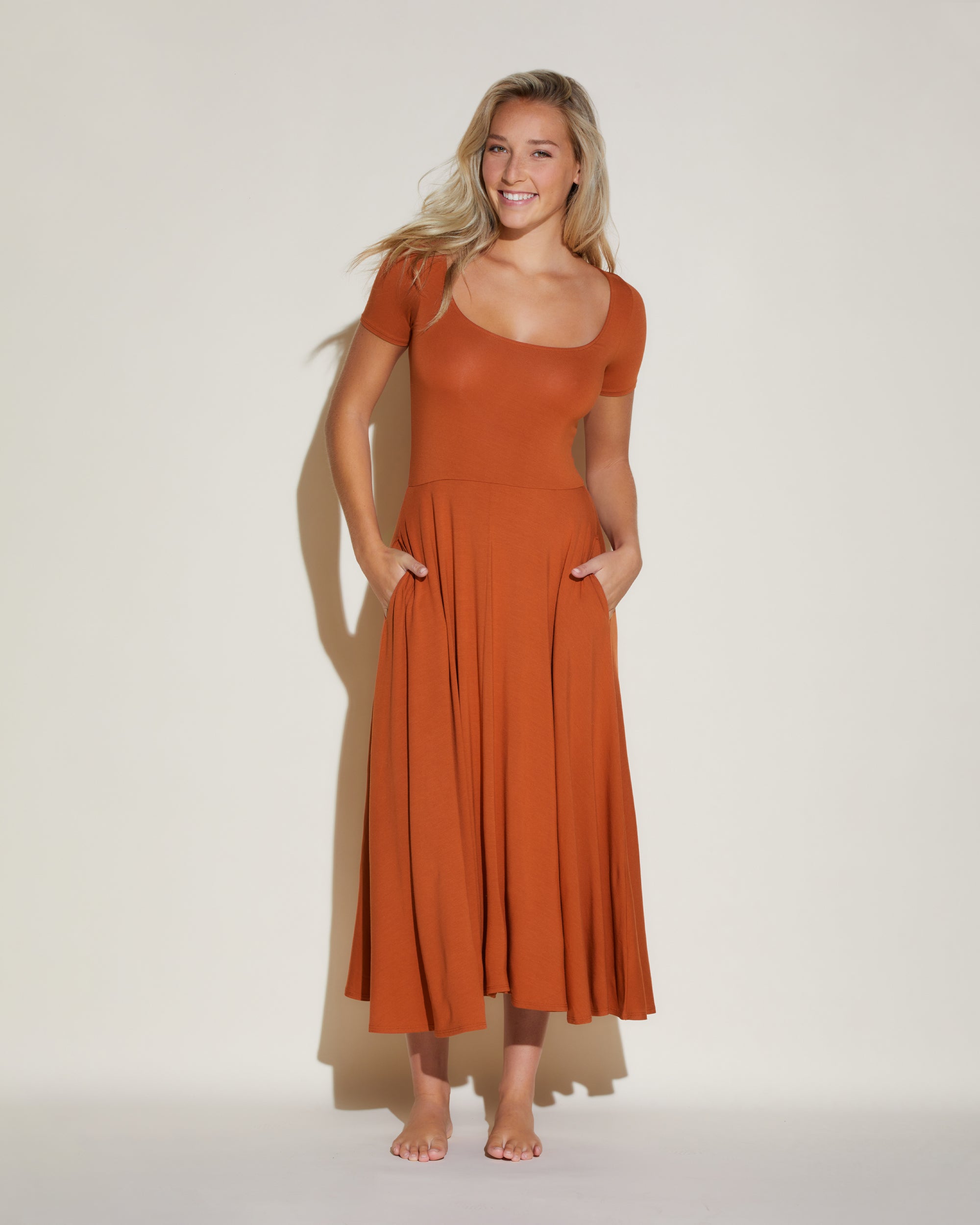 Orange Kleid - Viaggi Ausgestelltes Kleid